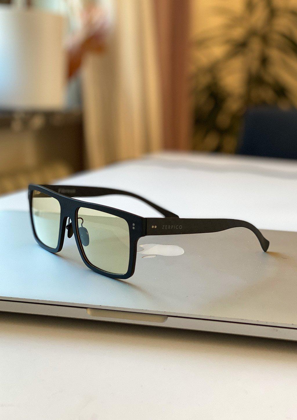 Fibrous Smart Glasses - Carbon Fiber Series
