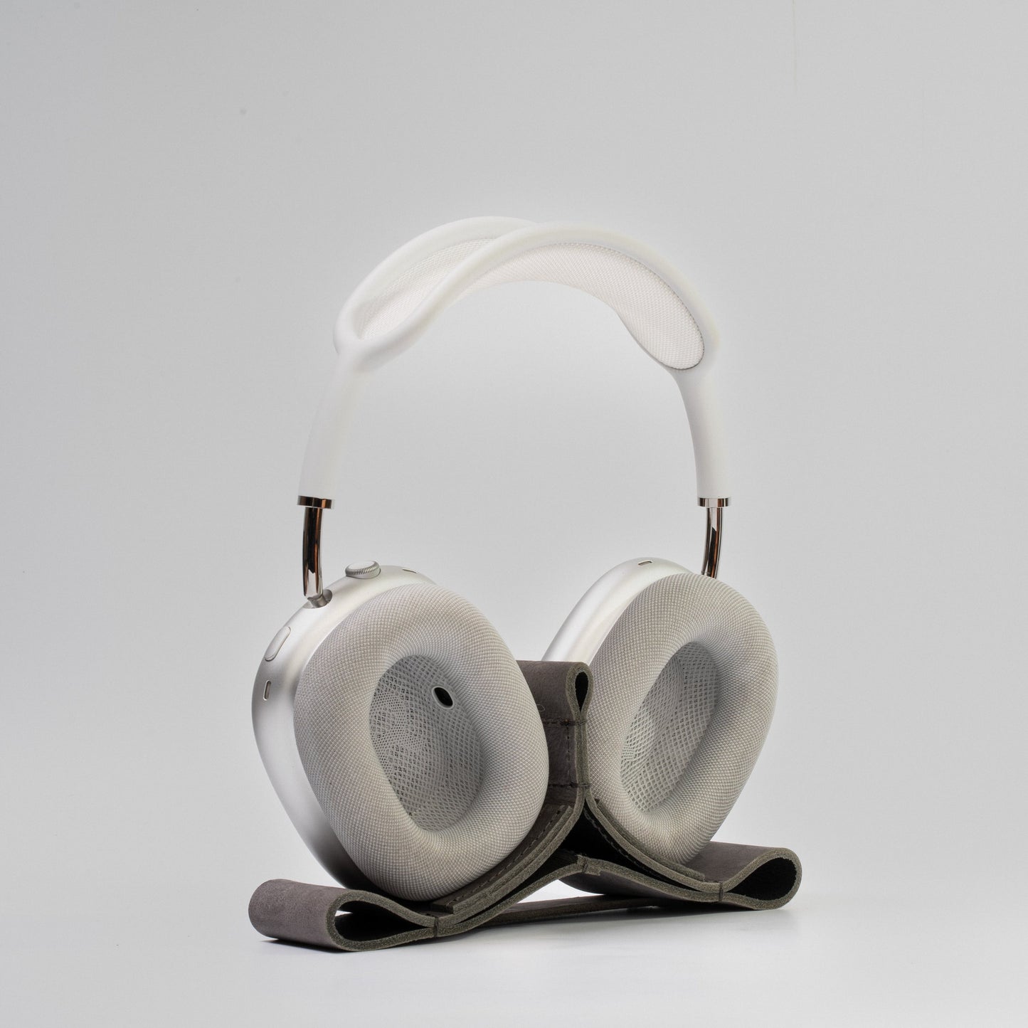 GeoStand – Leather Edition for AirPods Max (Black)